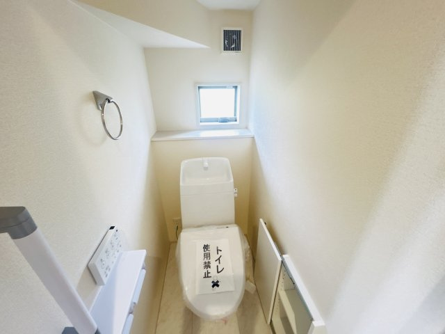 新築　前橋市鼻毛石町第６　Livele Garden.S　１号棟のトイレ|現地写真　節水タイプのウォシュレット付きトイレ、水道料節約に一役買います！
