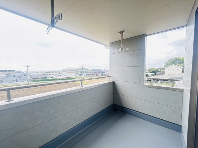 新築　前橋市鼻毛石町第６　Livele Garden.S　１号棟のバルコニー|現地写真　インナーバルコニーで少しの雨なら濡れずにすみます。天気が怪しいけど…という悩みも解消ですね!									

