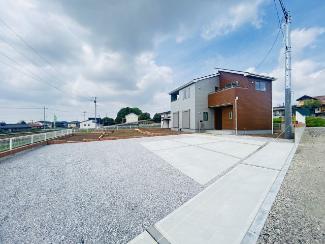 新築　前橋市鼻毛石町第６　Livele Garden.S　１号棟の駐車場|現地写真　駐車スペースは2台分可能です！
