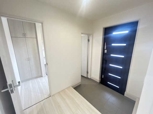 新築　前橋市鼻毛石町第６　Livele Garden.S　１号棟の玄関|現地写真　シューズインクロークと下駄箱があり、かなりの収納量が期待できます！							
