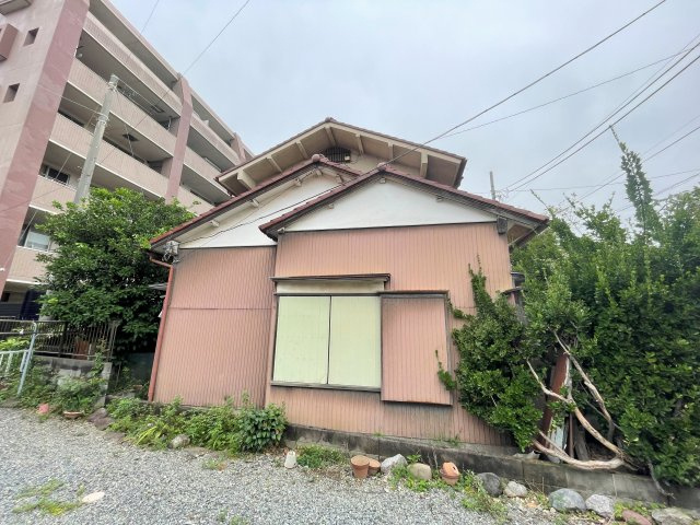 売地・古屋付き売地　熊谷市末広2丁目　住宅用地の外観|敷地内に建物有！現況渡しになります。