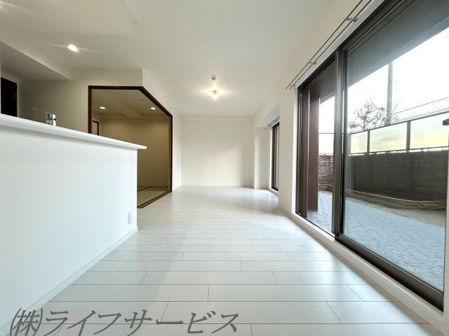 【居間・リビング】 | ライオンズクオーレ御幣島駅前ヴェルデ | 室内改装済なのですぐにお住まい頂けます！陽当り良好！リビングルームに床暖房あり！