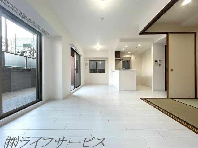 【居間・リビング】 | ライオンズクオーレ御幣島駅前ヴェルデ | 室内改装済なのですぐにお住まい頂けます！陽当り良好！リビングルームに床暖房あり！