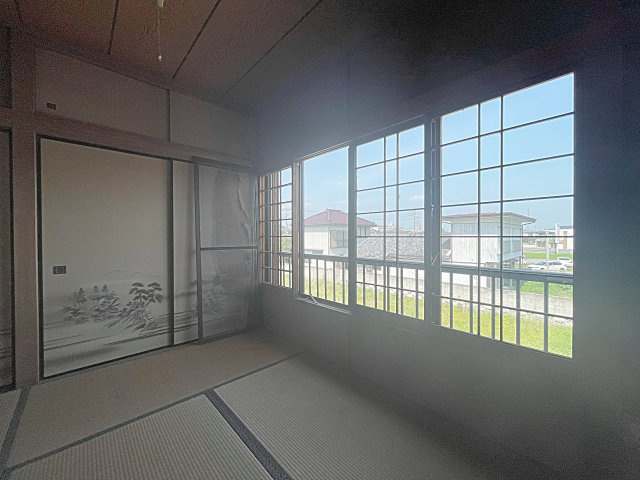 中古戸建　熊谷市中西1丁目の和室|押入れ収納付きの見晴らしの良い和室！