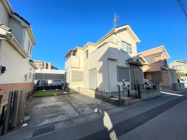 中古戸建・中古住宅　熊谷市新堀　新堀小学校・玉井中学校の外観|シャッター付きで防犯対策として安心です♪