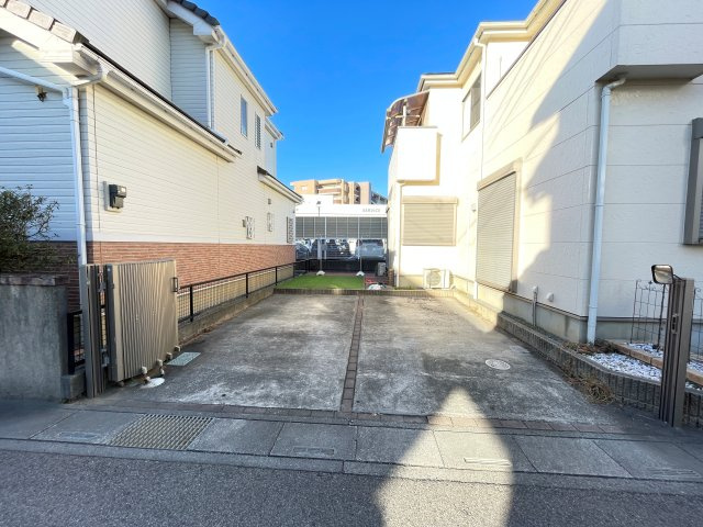 中古戸建・中古住宅　熊谷市新堀　新堀小学校・玉井中学校の駐車場|カースペースは2台駐車可能です！