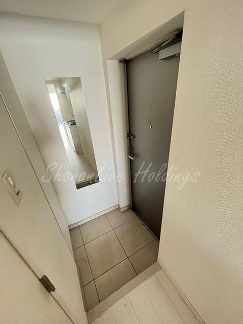 リヴシティ横濱インサイトⅡの玄関|広々シューズボックス付き玄関♪