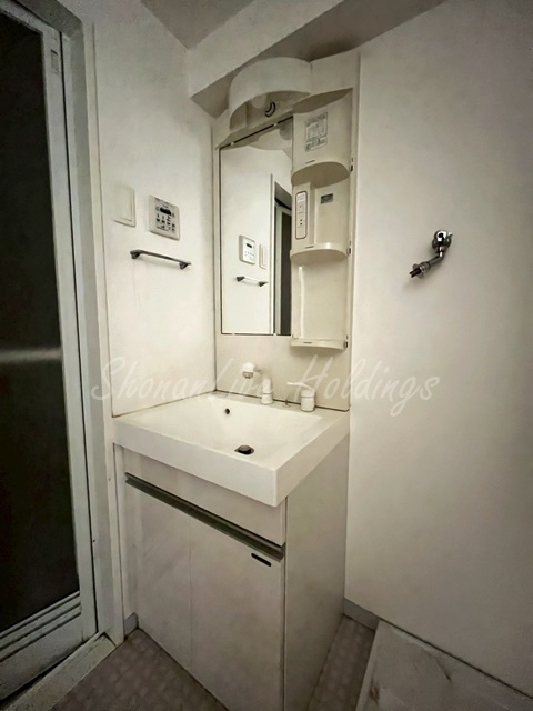 リヴシティ横濱インサイトⅡの洗面所|収納付き独立洗面台♪