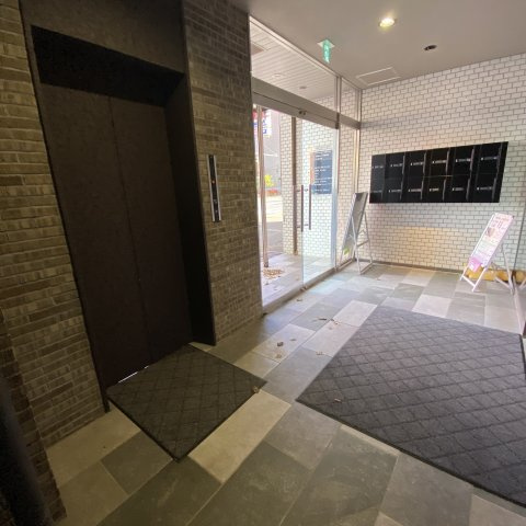 A・H・Sビルのロビー