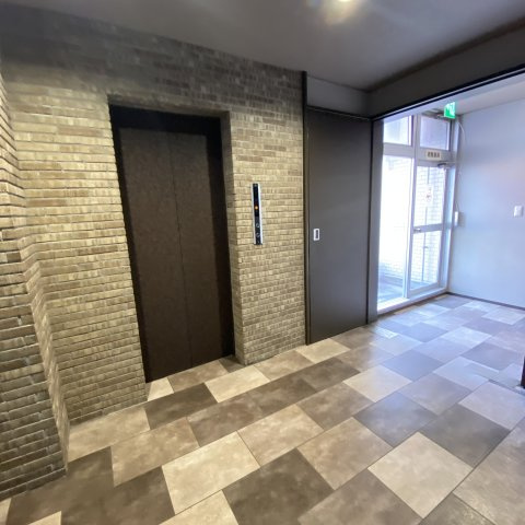 A・H・Sビルのロビー