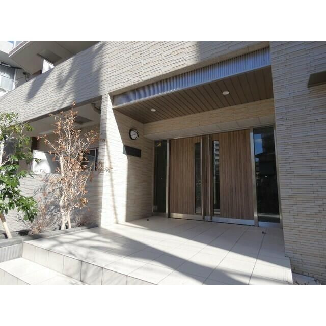 アルファコート蕨２のエントランス