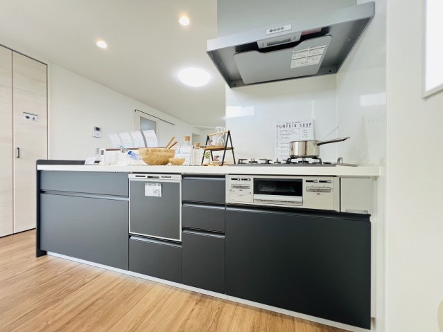 南区観音町｜名古屋市の戸建ならホームアップのキッチン|【売主施工例】家事動線がスムーズなアイルランドキッチン