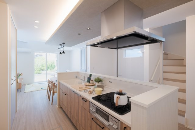 南区観音町｜名古屋市の戸建ならホームアップのキッチン|家事動線がスムーズなアイルランドキッチン