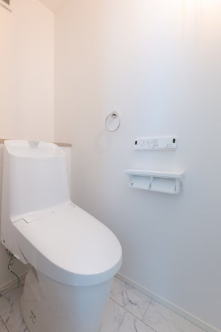 南区観音町｜名古屋市の戸建ならホームアップのトイレ|2か所にトイレを完備。混み合う朝や来客時も安心の設計！