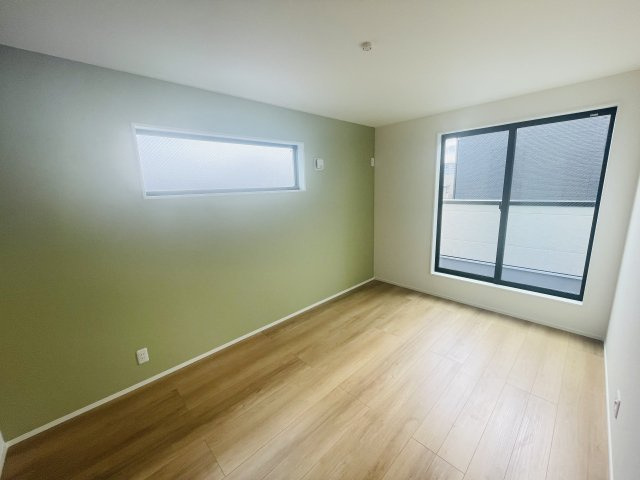 南区観音町｜名古屋市の戸建ならホームアップの洋室|【売主施工例】２面採光の日当りの良い洋室