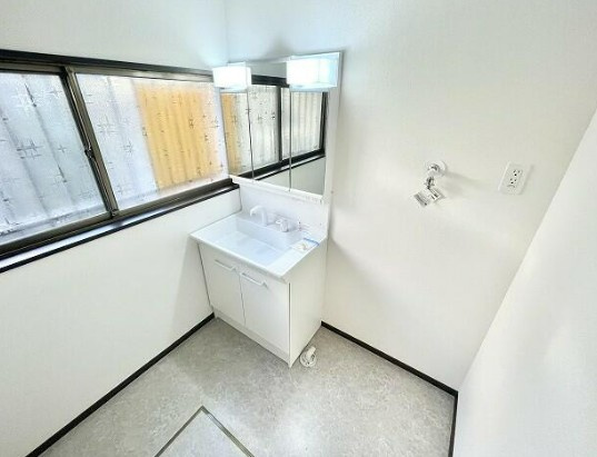 【中古】入間郡毛呂山町南台リフォーム中古住宅の独立洗面台|水回りが新品だと気持ち良いですね☆