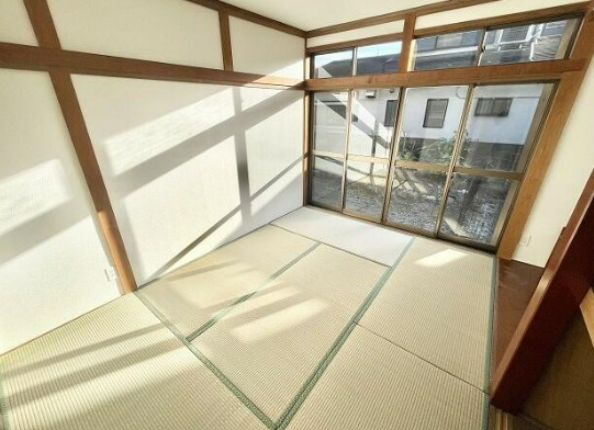 【中古】入間郡毛呂山町南台リフォーム中古住宅の和室|1F 6帖和室　お庭に面しております！