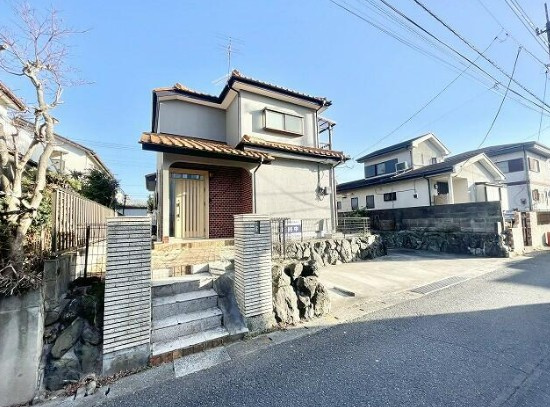 【中古】入間郡毛呂山町南台リフォーム中古住宅の前面道路含む現地写真