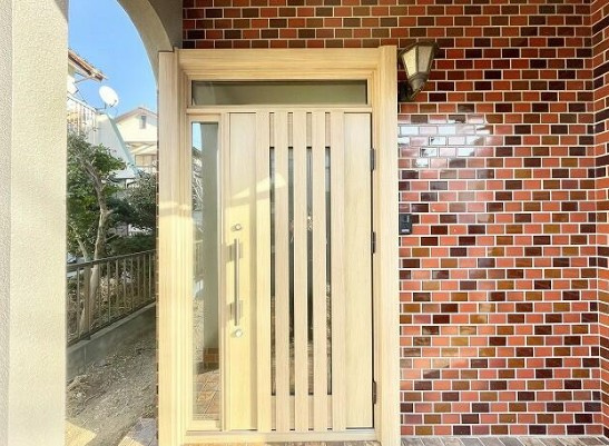 【中古】入間郡毛呂山町南台リフォーム中古住宅の玄関|玄関ドア新品になっております！