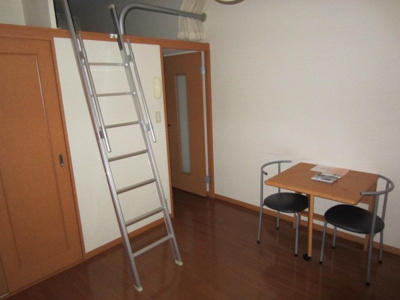 【居間・リビング】 | レオパレス和泉 | １階居室　フローリング