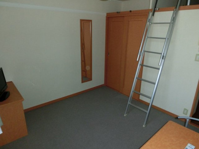 【居間・リビング】 | レオパレス和泉 | ２階居室　ジュータン