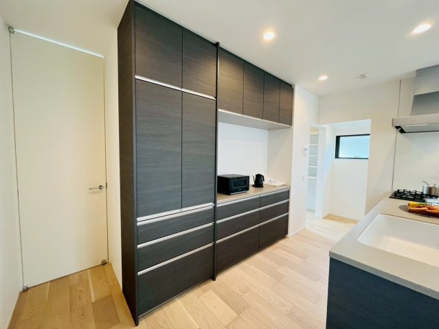 【トイレ】 | 練馬区桜台２丁目　新築戸建て | 清潔感のあるトイレで、快適に利用できる空間です。