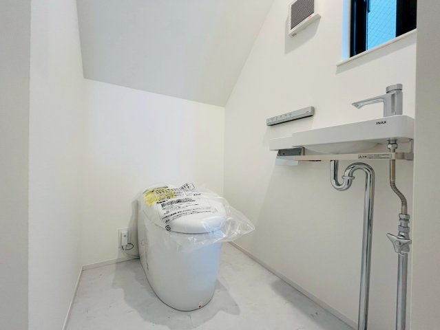 【浴室】 | 練馬区桜台２丁目　新築戸建て | 一日の疲れをゆったり癒せる、落ち着いた浴室空間です。