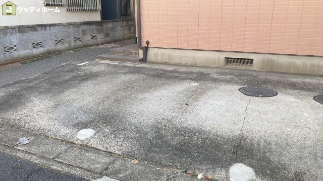 草加市谷塚町　中古一戸建ての駐車場