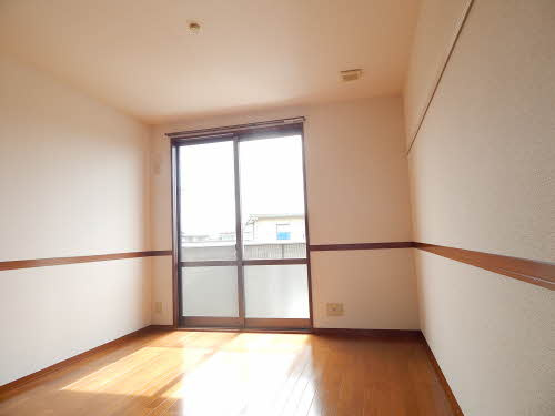 スリーゼ　C棟の洋室|コンパクトで使いやすい洋室です