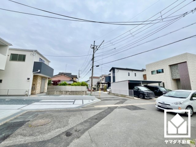八幡市八幡園内　2期　の前面道路含む現地写真
