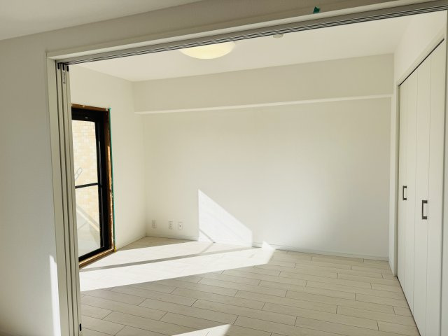 朝日八王子マンションの洋室|～リビングに隣接している5.9帖の洋室です～