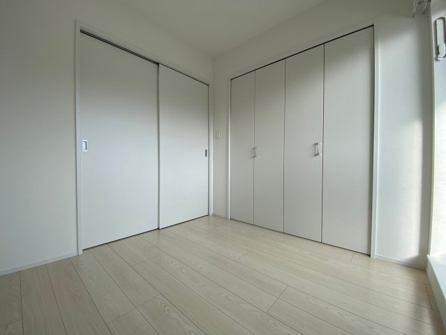 福岡市東区和白東２丁目のアパートの洋室