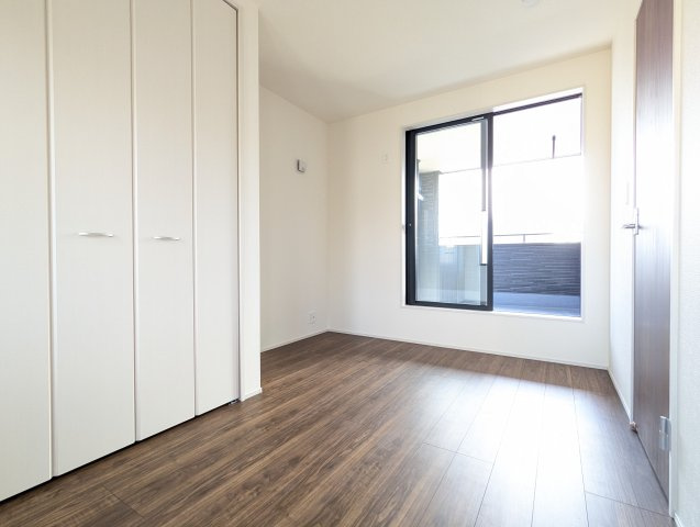 水戸元吉田町　10期の洋室|フローリングの部屋は家具やインテリアともマッチしてお洒落感が出やすく身の周りの整理がしやすく魅力的です～♪