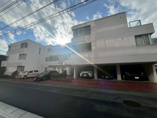 【外観】総戸数１５戸のヴィンテージマンションになります。 