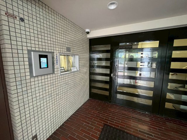 【地図】エントランス入口　オートロックになります。 