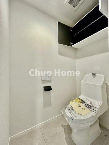 ディアハイム浅草のトイレ|【トイレ】 収納スペースをしっかりと確保した温水洗浄便座機能付きトイレ。温水洗浄便座は清潔にお使いいただくための大切なアイテムです。