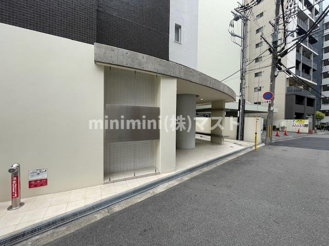 クレグラン北梅田のエントランス