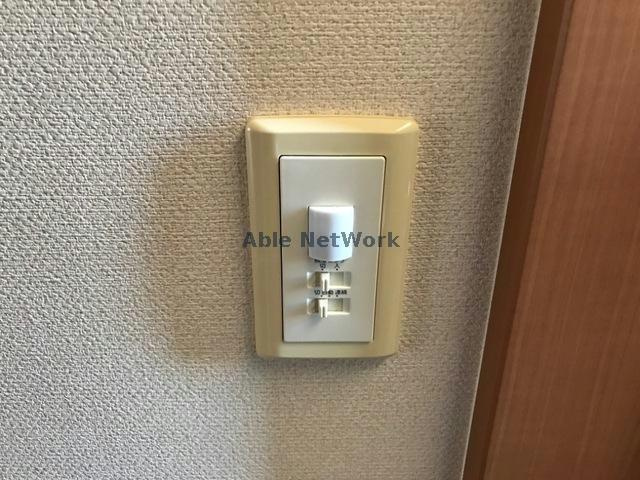 シャトレひだまりの玄関|人感センサーライト