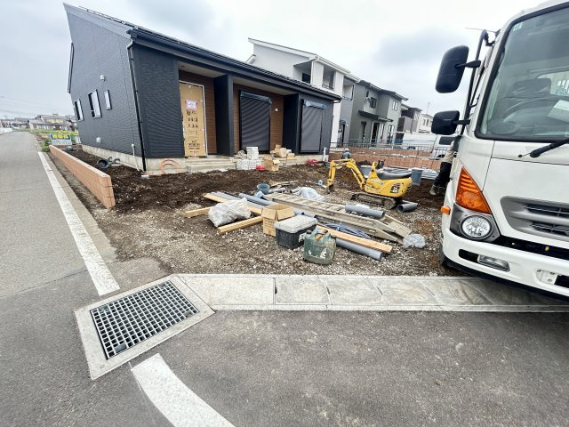 新築　伊勢崎市国定町第3　Livele Garden.S　１号棟の駐車場|現地写真　駐車スペースは並列3台分可能です！
