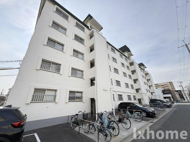 マンション沢良宜東B棟の外観