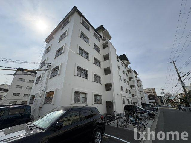 マンション沢良宜東B棟の外観