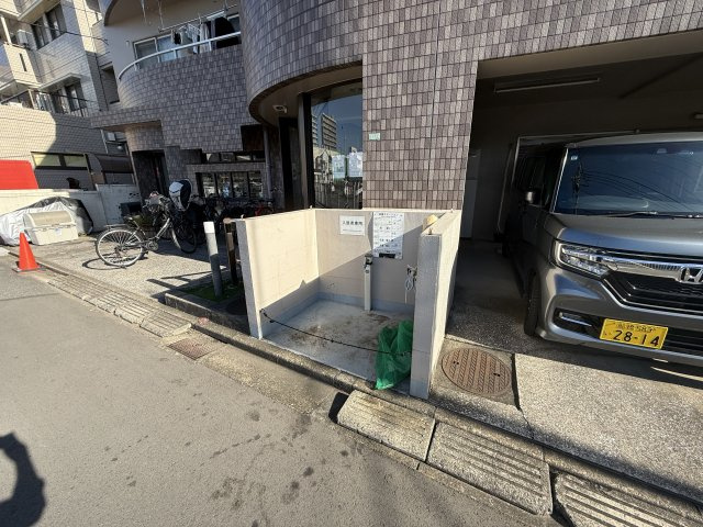 エステートマリンの駐車場