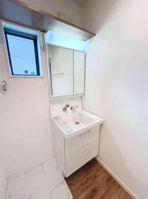 【独立洗面台】 | 白鳩ヴィラB | ※同建物ほかのお部屋の写真です。