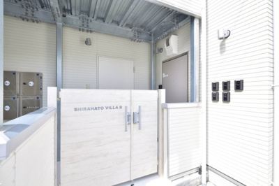 【エントランス】 | 白鳩ヴィラB