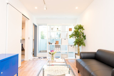 【居間・リビング】 | 白鳩ヴィラB | ※ＣＧ家具を配置したお部屋の画像です。