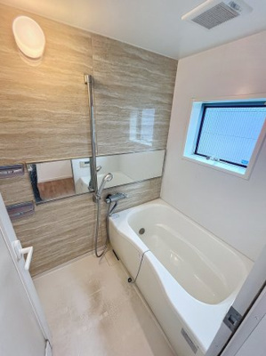 【浴室】 | 白鳩ヴィラB | ※同建物ほかのお部屋の写真です。