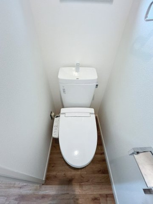 【トイレ】 | 白鳩ヴィラB | ※同建物ほかのお部屋の写真です。