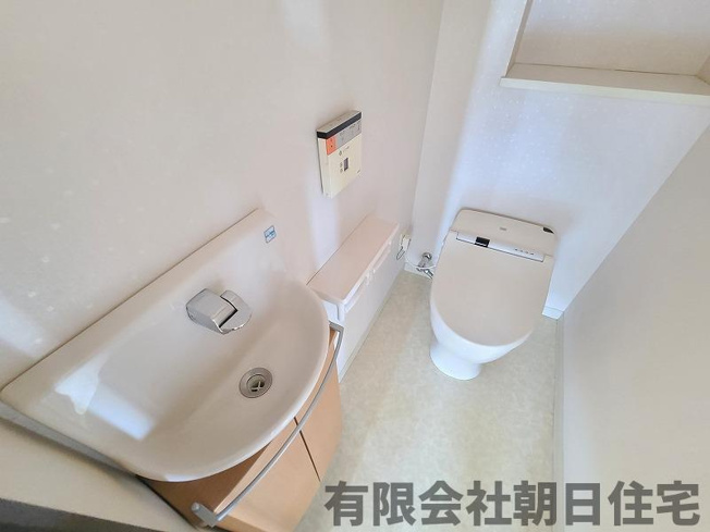 【トイレ】 | エスポラージュ西津田 4LDK 東南角地・ペット飼育可!! | 清潔感のあるトイレです