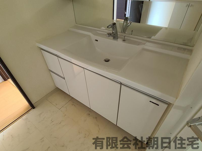 【独立洗面台】 | エスポラージュ西津田 4LDK 東南角地・ペット飼育可!! | 独立洗面台、朝の身支度には欠かせません