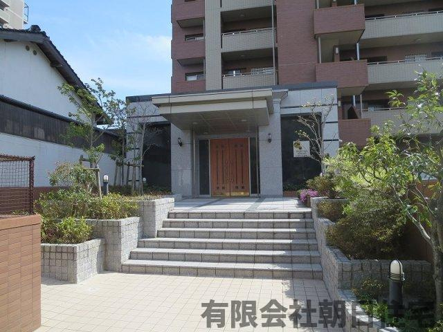 【エントランス】 | エスポラージュ西津田 4LDK 東南角地・ペット飼育可!! | 清潔なエントランスです